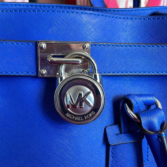 MICHAEL KORS BLUE SAFFIANO LEATHER HAMILTON CROSSBODY BAG SILVER HARDWARE - Picture 3 of 14